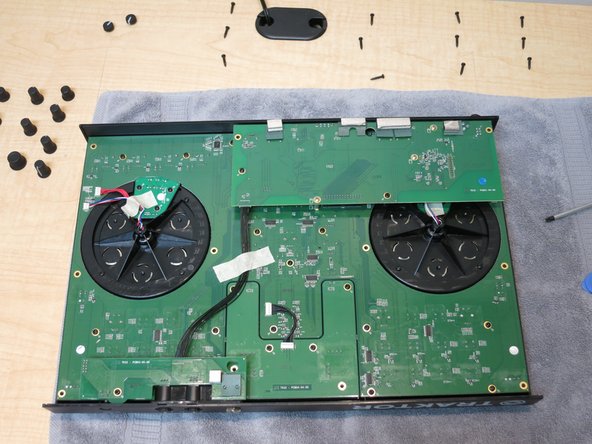 Native Instruments Traktor Kontrol S2 MK1: Disassembly and Jog Wheel Replacement: crwdns2935265:020crwdnd2935265:03crwdnd2935265:03crwdne2935265:0