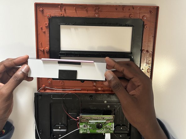 How to Replace a BHG Digital Clock Screen: шаг 4, изображение 2 из 3