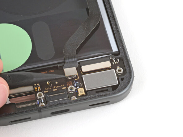 Google Pixel 10 Pro USB‑C Board Replacement, Disconnect the USB‑C board: crwdns2935265:020crwdnd2935265:03crwdnd2935265:03crwdne2935265:0