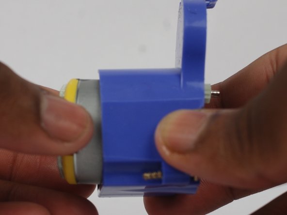 iRobot Roomba 630 Side Brush Motor Replacement: crwdns2935265:05crwdnd2935265:02crwdnd2935265:03crwdne2935265:0