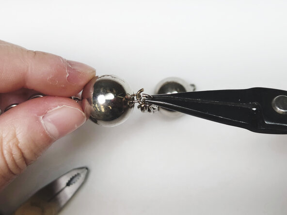 How to Repair A Broken Metal Waist Chain: crwdns2935265:03crwdnd2935265:02crwdnd2935265:02crwdne2935265:0