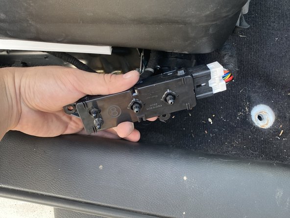 2015 Infiniti Q50 Seat Adjustment Switch Battery Replacement: crwdns2935265:010crwdnd2935265:02crwdnd2935265:02crwdne2935265:0