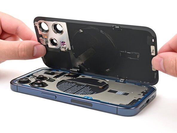 iPhone 15 Pro Max Back Glass Replacement, Align the back glass: crwdns2935265:032crwdnd2935265:02crwdnd2935265:02crwdne2935265:0