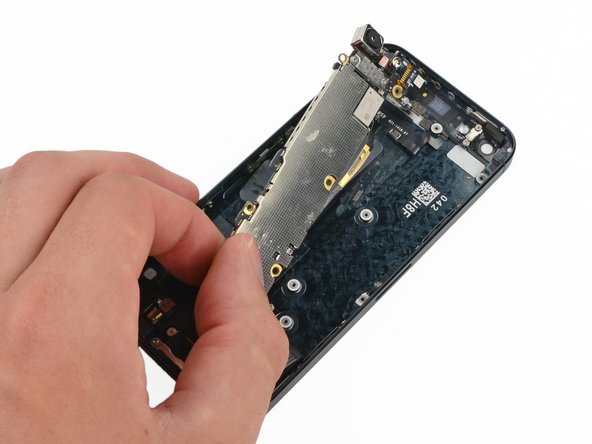 Замена задней части корпуса iPhone 5: crwdns2935265:028crwdnd2935265:02crwdnd2935265:03crwdne2935265:0