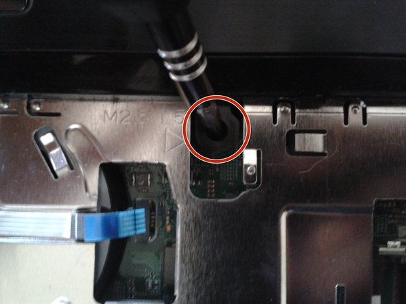 Reemplazo de disco duro de laptop Dell Inspiron N4050, Remover tornillos: crwdns2935265:07crwdnd2935265:02crwdnd2935265:03crwdne2935265:0