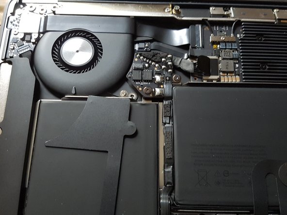 MacBook Air 13" Retina Display 2020 Display Assembly Replacement, Disconnect the battery: crwdns2935265:03crwdnd2935265:02crwdnd2935265:02crwdne2935265:0