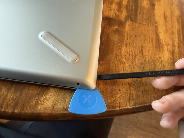 HP Pavilion-15-cs3063cl Battery Replacement, Release Case Clamps: crwdns2935265:03crwdnd2935265:02crwdnd2935265:03crwdne2935265:0