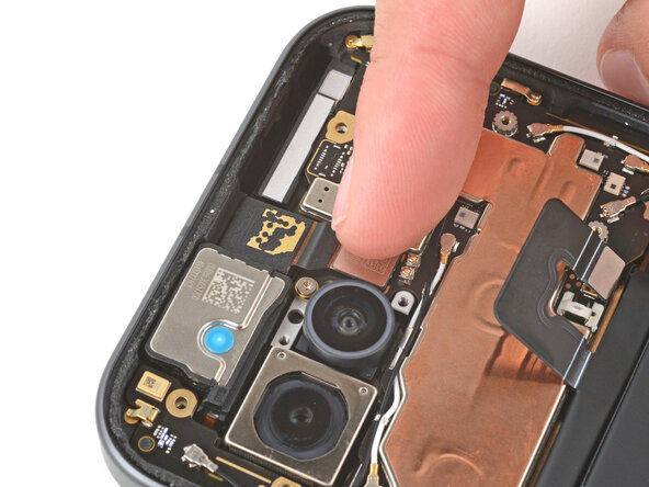 Google Pixel 9a Logic Board Replacement, Install the front camera: passo 47, immagine 2 di 2