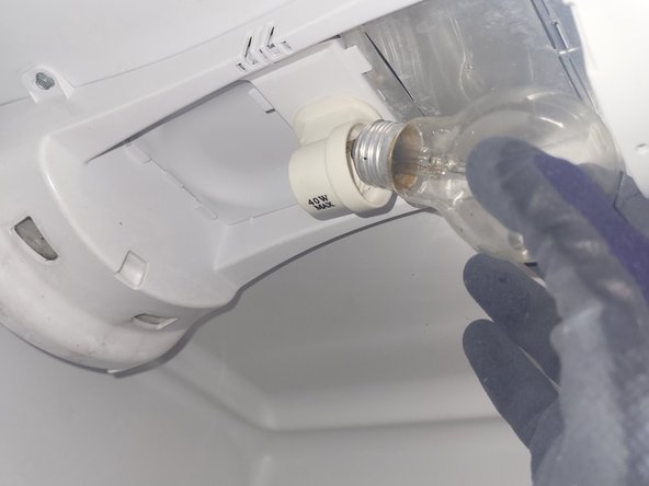 FRIGIDARE FFHT1514TW0 Refrigerator Light Bulb Replacement: 手順 5、 3の画像 2