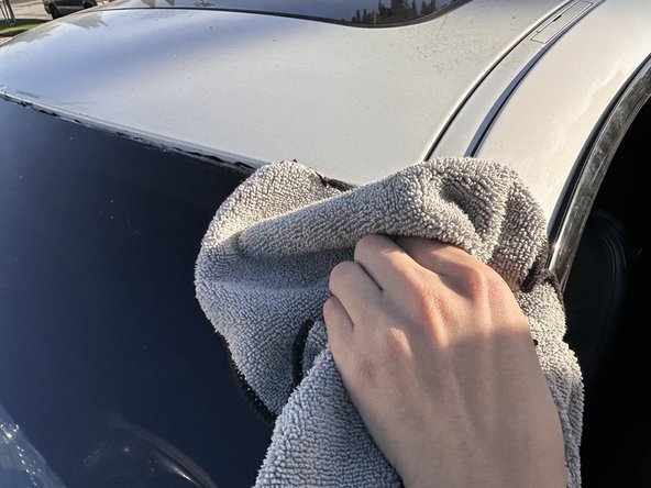 2010 BMW 335i Coupe Windshield Seal Replacement: crwdns2935265:05crwdnd2935265:03crwdnd2935265:03crwdne2935265:0