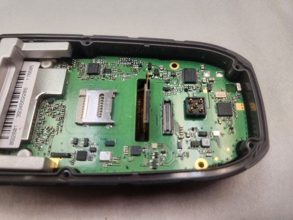 Garmin Rino 650 Screen Replacement, Disconnect the Screen: crwdns2935265:08crwdnd2935265:03crwdnd2935265:03crwdne2935265:0