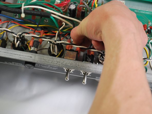 Fender 65 Twin Reverb Power Switch Replacement: crwdns2935265:03crwdnd2935265:02crwdnd2935265:03crwdne2935265:0