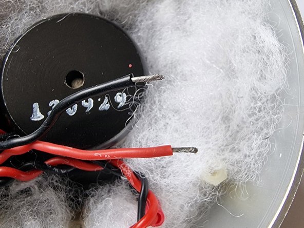 Minirig Battery Replacement, Prepare the battery wires: passo 9, immagine 2 di 2