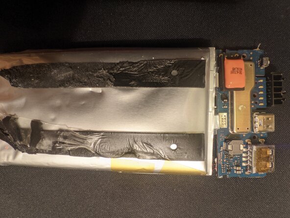 Mi Wireless Power Bank Essential (WPB15ZM) disassembly, Removing the board and the battery: crwdns2935265:02crwdnd2935265:02crwdnd2935265:02crwdne2935265:0