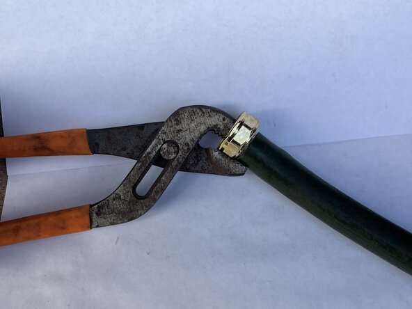 How to Fix a Leaking Garden Hose Connector: 3 단계, 이미지 3개 중 2개