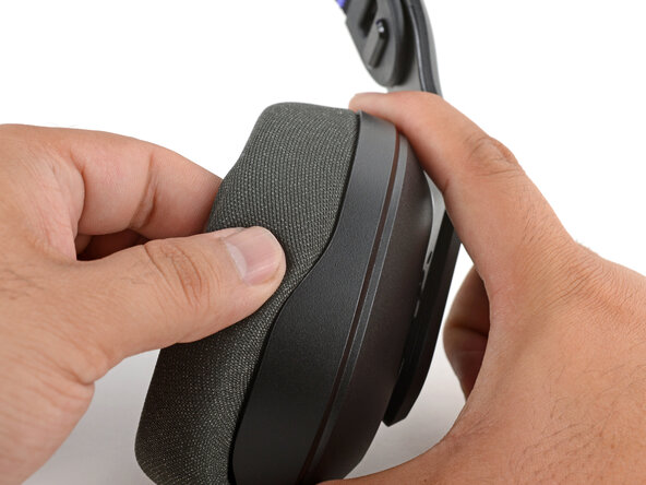 Logitech G522/A20 X Lightspeed Ear Pads Replacement, Install an ear pad: crwdns2935265:03crwdnd2935265:03crwdnd2935265:03crwdne2935265:0