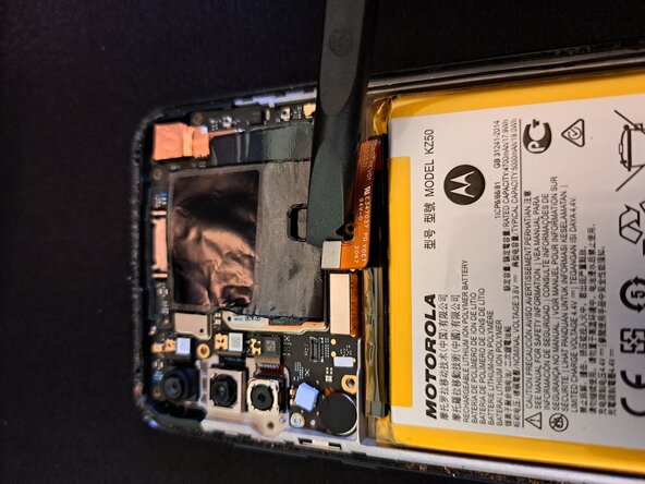 Motorola Moto G Power (2020)/G8 Power Display Replacement, Disconnect the battery: crwdns2935265:07crwdnd2935265:02crwdnd2935265:02crwdne2935265:0