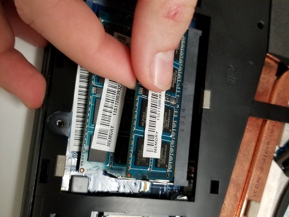 Lenovo IdeaPad Y400 RAM Replacement: crwdns2935265:07crwdnd2935265:02crwdnd2935265:03crwdne2935265:0