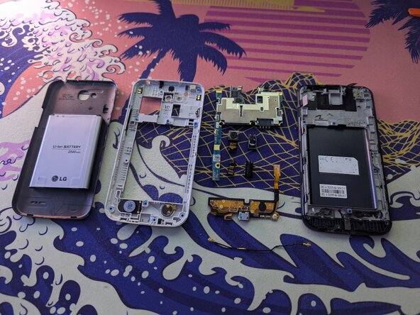 LG Optimus L90 Dual Teardown: crwdns2935265:011crwdnd2935265:01crwdnd2935265:01crwdne2935265:0