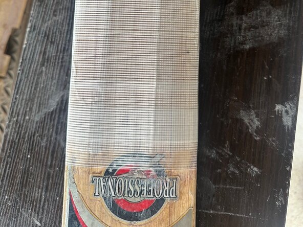 How to Repair Minor Cricket Bat Damage: crwdns2935265:07crwdnd2935265:03crwdnd2935265:03crwdne2935265:0