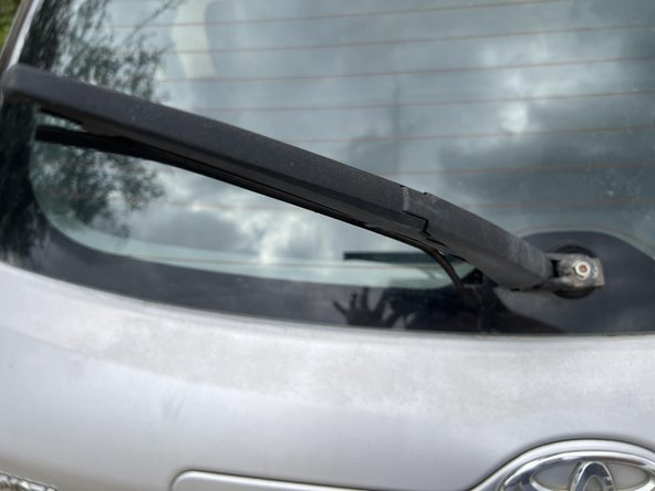 2010 Toyota Matrix Rear Windshield Wiper Replacement: crwdns2935265:03crwdnd2935265:03crwdnd2935265:03crwdne2935265:0