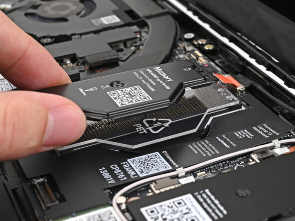 Framework Laptop 13 Pro DIY Edition Quick Start Guide, Remove the LPCAMM2 Memory Cover: step 4, image 2 of 2