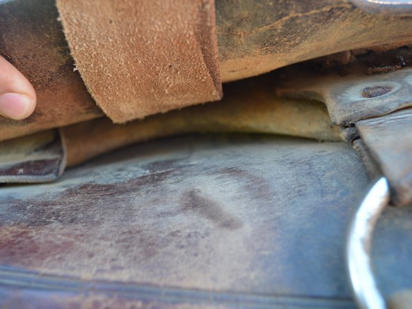 Western Saddle Fender Replacement: crwdns2935265:05crwdnd2935265:02crwdnd2935265:03crwdne2935265:0