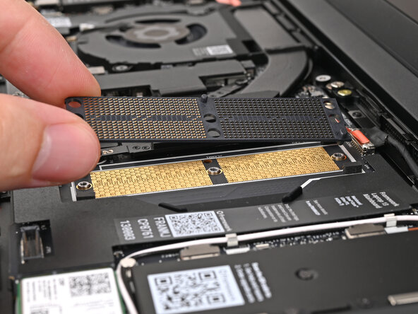 Framework Laptop 13 Pro LPCAMM2 Memory Interposer Replacement, Remove the LPCAMM2 Memory Interposer: step 10, image 3 of 3