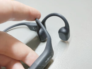 Snapped headphone frame