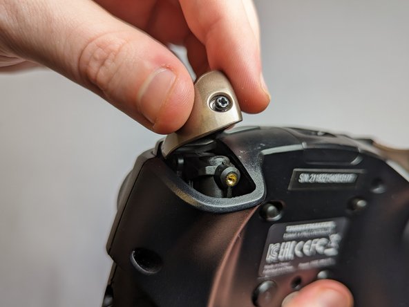 How to Fix a Thrustmaster Eswap X Pro Controller Trigger: шаг 5, изображение 2 из 2