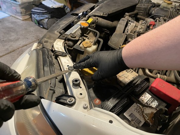 2005-2009 Subaru Outback Low Beam Headlight Replacement: Schritt 3, Bild 1 von 3