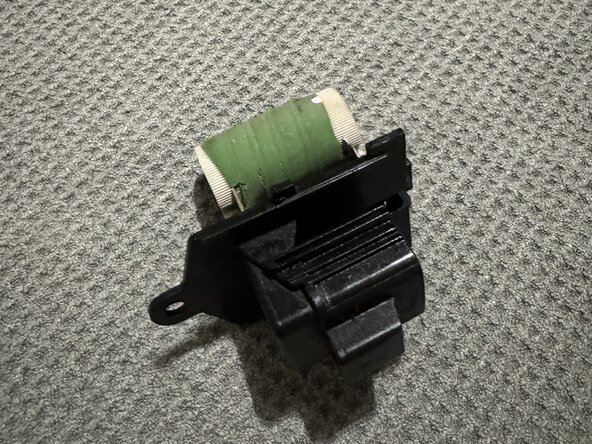 2017 Dodge Grand Caravan Fan Resistor Replacement: step 2, image 2 of 3