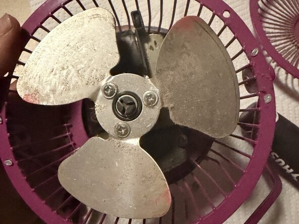Room Essentials FE10-CP Fan Motor Replacement Guide: step 2, image 1 of 3