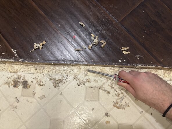 How to Fix a Loose Wooden Door Threshold: crwdns2935265:02crwdnd2935265:01crwdnd2935265:03crwdne2935265:0
