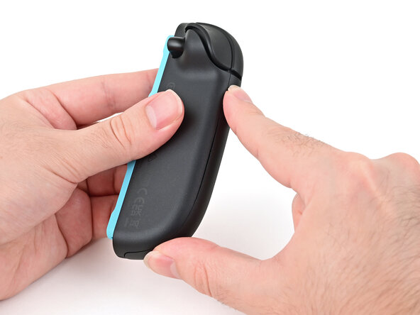 Joy-Con 2 (Left) Battery Replacement, Install the plastic strip: crwdns2935265:024crwdnd2935265:03crwdnd2935265:03crwdne2935265:0