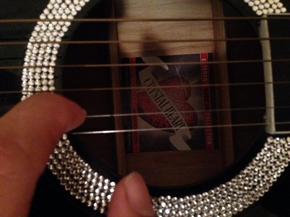 Esteban Crystal Heart Strings Replacement, Tuning the guitar in its correct sound: crwdns2935265:06crwdnd2935265:02crwdnd2935265:03crwdne2935265:0