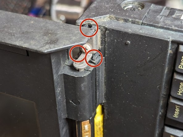 IBM Thinkpad 700C Disassembly, Hinge Covers: crwdns2935265:03crwdnd2935265:02crwdnd2935265:02crwdne2935265:0