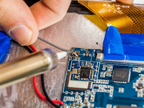 AKASO KingPad A90 WiFi Antenna Replacement: crwdns2935265:03crwdnd2935265:03crwdnd2935265:03crwdne2935265:0