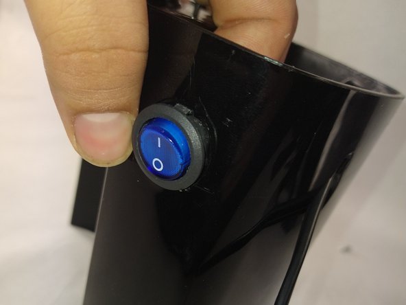 Black and Decker CM0700BZ Power Button Replacement: crwdns2935265:04crwdnd2935265:03crwdnd2935265:03crwdne2935265:0