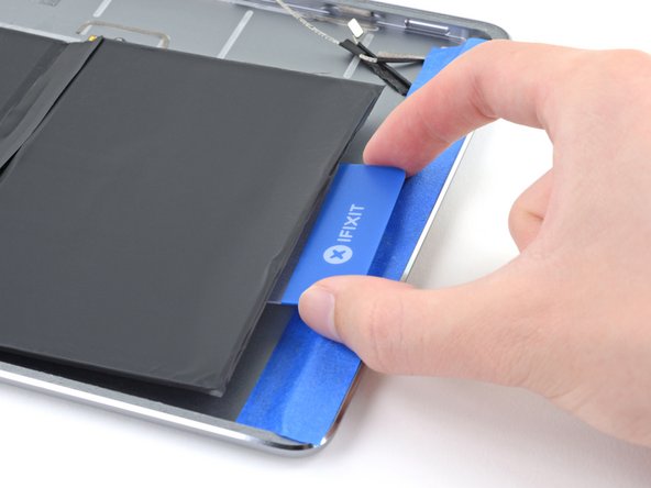 iPad Pro 9.7" Battery Replacement, Repeat the application, waiting, and slicing process: step 114, image 3 of 3
