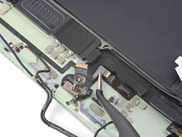 iPad Air 4 Logic Board Replacement, Disconnect and separate the lower left antenna interconnect cable: stap 0, afbeelding 2 van 3