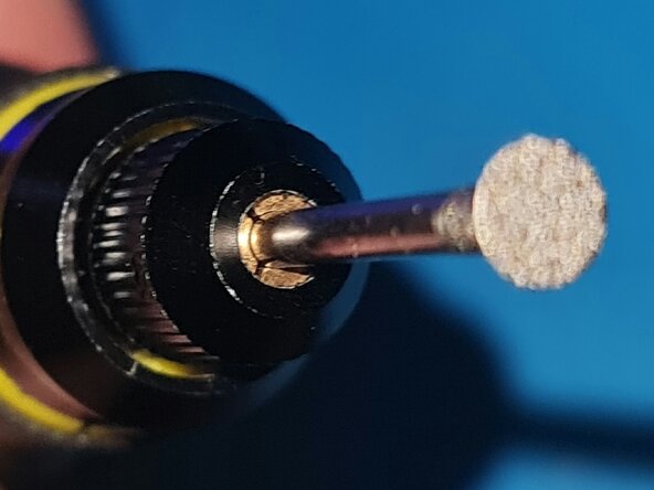 Disassembling Samsung Vacuum Battery VCA-RBT80 VR30T80313W/WA, Cut open the housing: crwdns2935265:02crwdnd2935265:02crwdnd2935265:03crwdne2935265:0