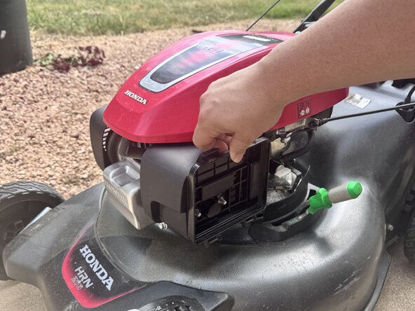 How to Clean a Honda GCV170 Carburetor: step 2, image 3 of 3