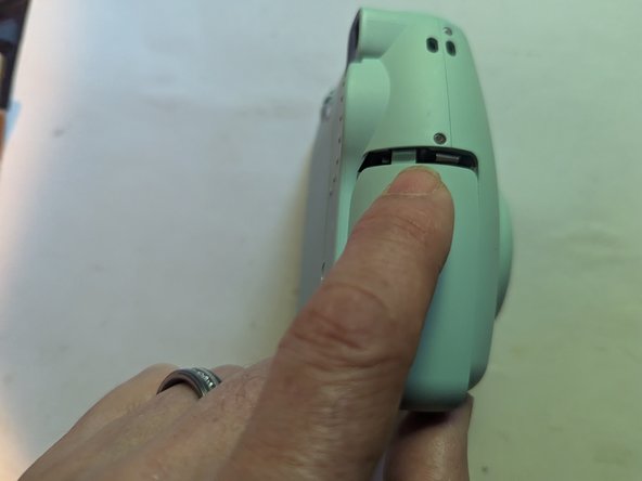 Fujifilm Instax Mini 9 Camera Shell Replacement, Remove the Batteries: crwdns2935265:03crwdnd2935265:02crwdnd2935265:03crwdne2935265:0