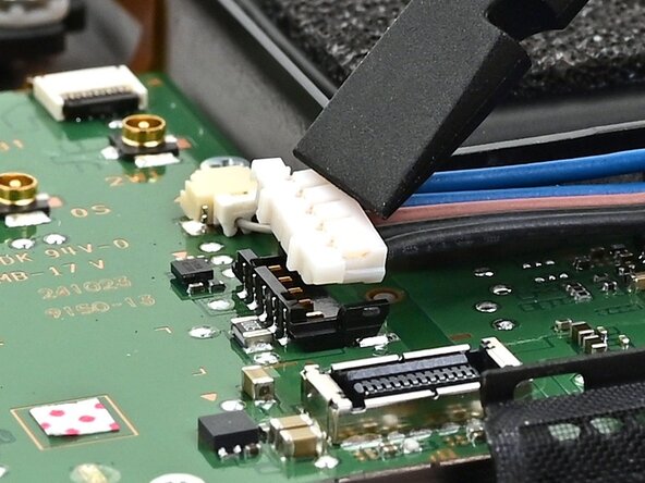 Nintendo Switch 2 Microphone Replacement, Connect the battery: crwdns2935265:040crwdnd2935265:01crwdnd2935265:02crwdne2935265:0