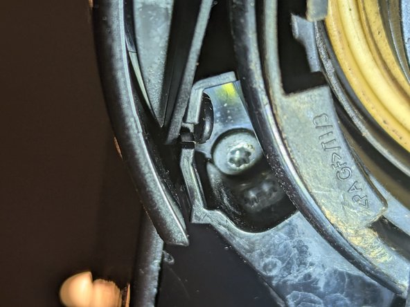 Nespresso Vertuo Evoluo Bearing Replacement, Remove screws from upper cover: crwdns2935265:02crwdnd2935265:02crwdnd2935265:02crwdne2935265:0