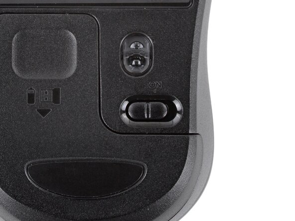 Logitech M185 Battery Replacement, Turn off your mouse: crwdns2935265:01crwdnd2935265:01crwdnd2935265:01crwdne2935265:0