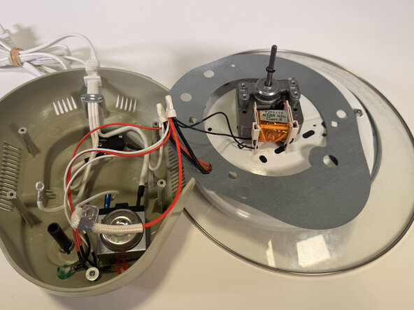 Magic Chef Glass Bowl Convection Oven EWGC12W3 Disassembly: étape 10, image 1 de 1
