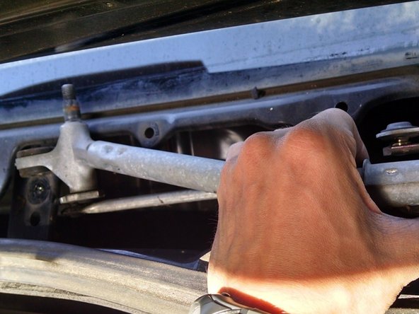 2006-2008 Isuzu i-Series Wiper Motor Replacement, Removing wiper assembly: crwdns2935265:07crwdnd2935265:02crwdnd2935265:03crwdne2935265:0