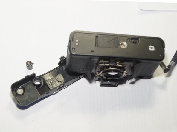 Lomo LC-A sticky shutter repair, top cover removal: crwdns2935265:08crwdnd2935265:02crwdnd2935265:03crwdne2935265:0